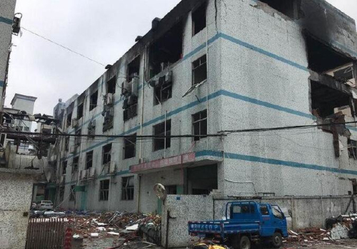 深圳龍華新區一電子廠突發火災 現場傳出爆炸聲