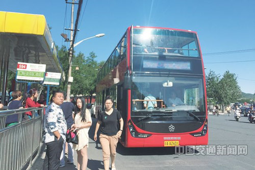 在北京運(yùn)營(yíng)的新能源公交車