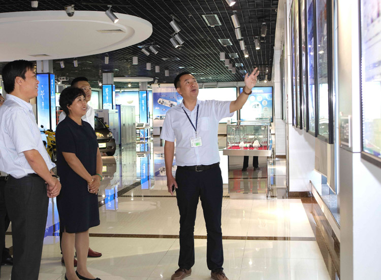 吉林瀚星集團副董事長方長麗一行參觀考察銀隆新能源