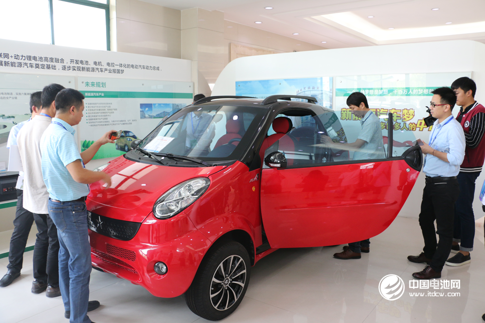 中國(guó)新能源全產(chǎn)業(yè)鏈鋰想峰會(huì)嘉賓參觀多氟多工廠