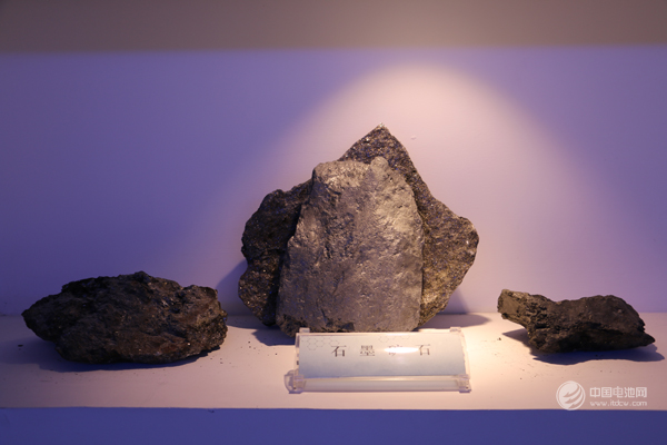 “高純石墨材料開發(fā)及其典型應(yīng)用”項目通過驗收