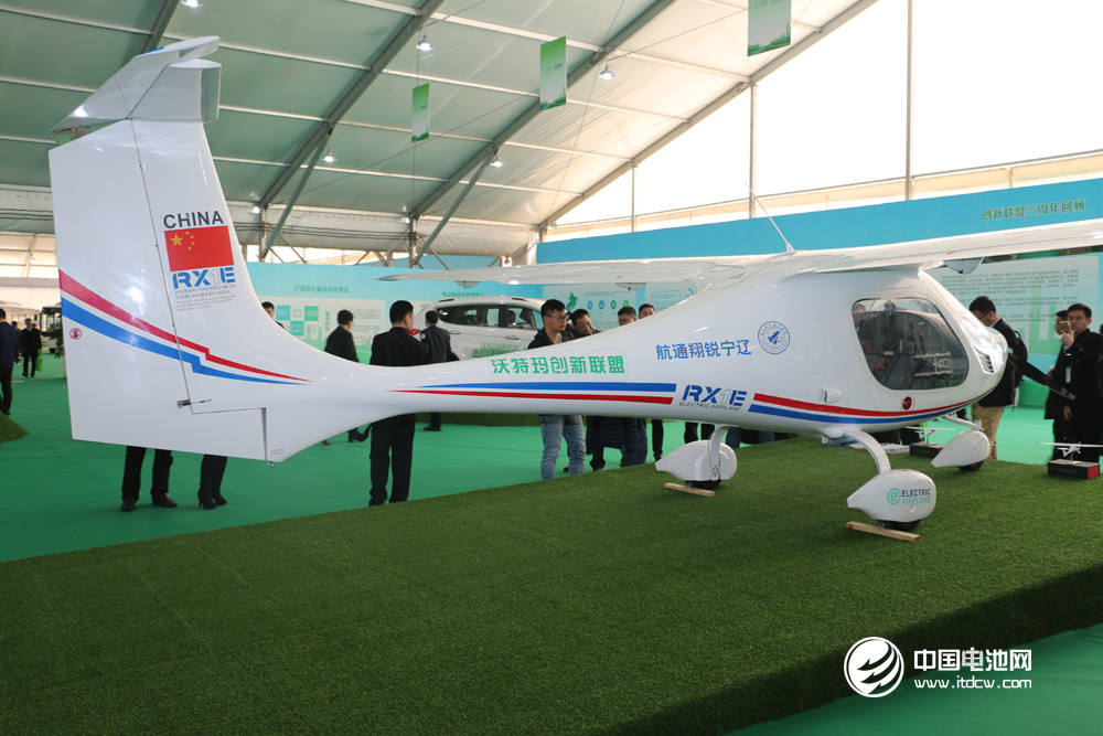 新能源雙座輕型飛機(jī)銳翔RX1E