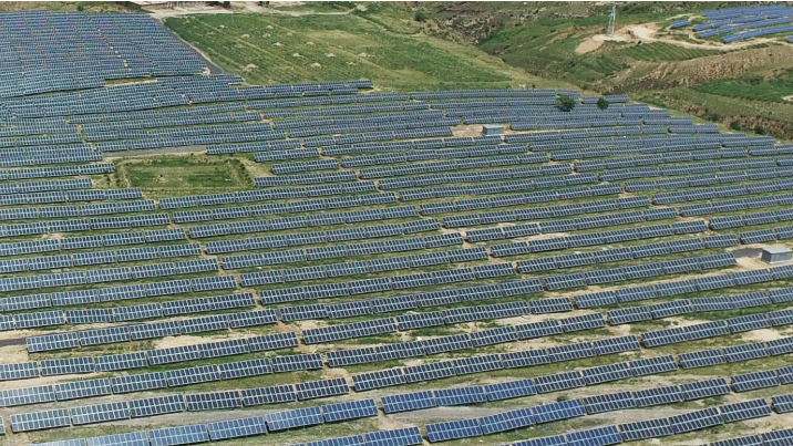 靳保芳代表：光伏企業 “走出去”融資難待解