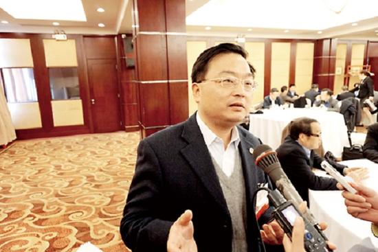 全國(guó)政協(xié)委員、華東理工大學(xué)金山科技園管委會(huì)主任藍(lán)閩波