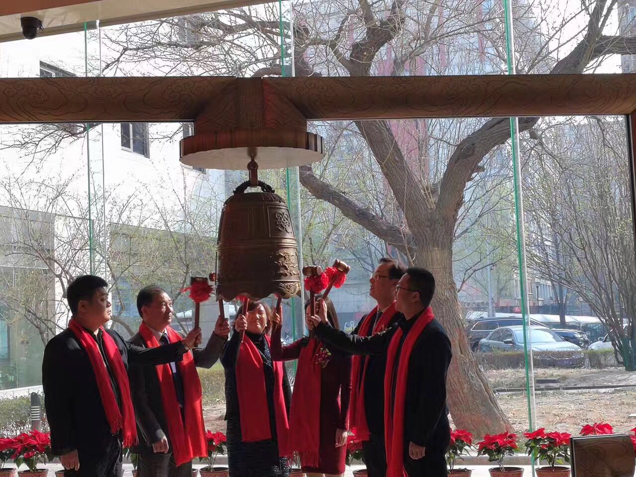 便攜電源開創者 華寶股份新三板掛牌敲鐘