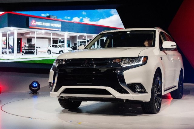 電動汽車遠途行駛遭遇充電難題 推動混合動力汽車發(fā)展