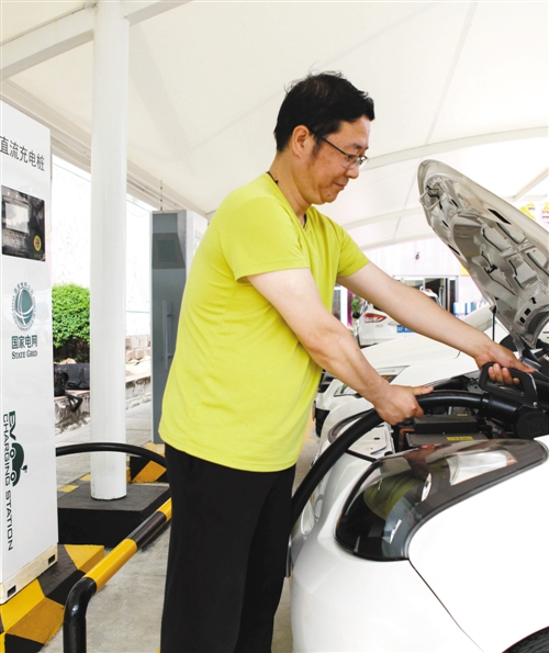 新能源汽車引關注 電樁電池商業模式一個都不能少