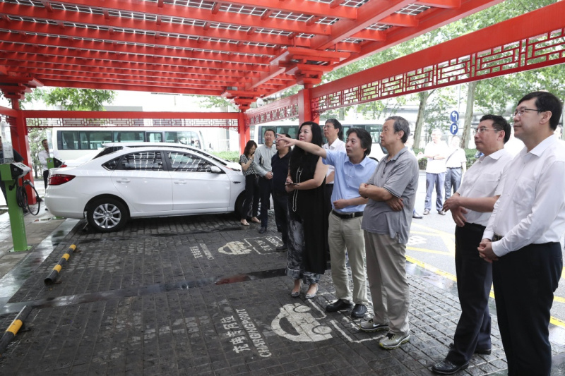 馬凱在北京深入新能源汽車充換電設(shè)施、充電服務(wù)平臺(tái)、分時(shí)租賃等單位調(diào)研