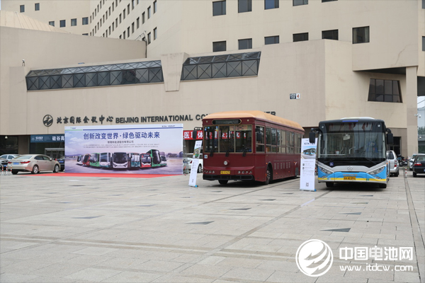 銀隆新能源車型在活動展區(qū)