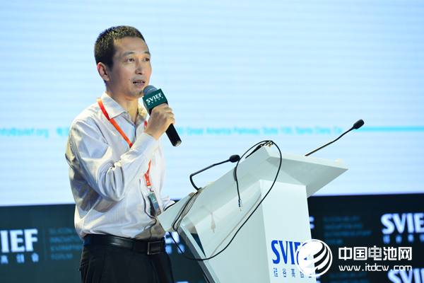 銀隆新能源天津產(chǎn)業(yè)園常務(wù)副總裁王懷斌發(fā)表“綠色交通改變社會交通形態(tài)”主旨演講