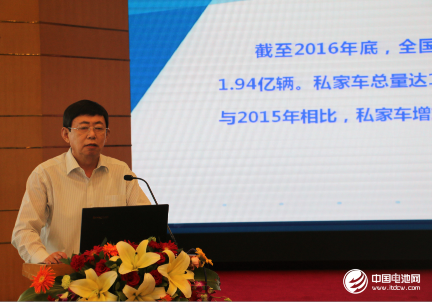 山東省汽車行業(yè)協(xié)會(huì)常務(wù)副會(huì)長兼秘書長魏學(xué)勤 攝影/中國電池網(wǎng) 巒水