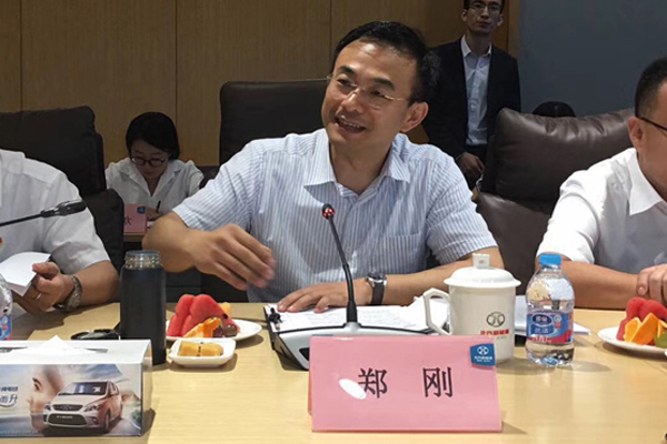 北汽集團(tuán)黨委委員、北汽新能源黨委書記、總經(jīng)理鄭剛