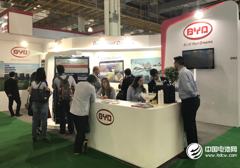 南美國際太陽能技術(shù)博覽會上的比亞迪展臺