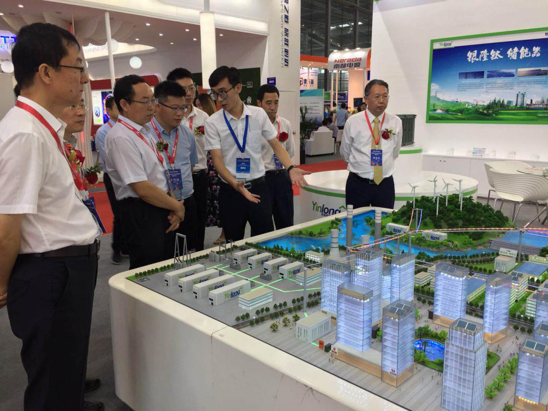 銀隆新能源展位上的儲(chǔ)能綠色生態(tài)圈沙盤(pán)備受矚目