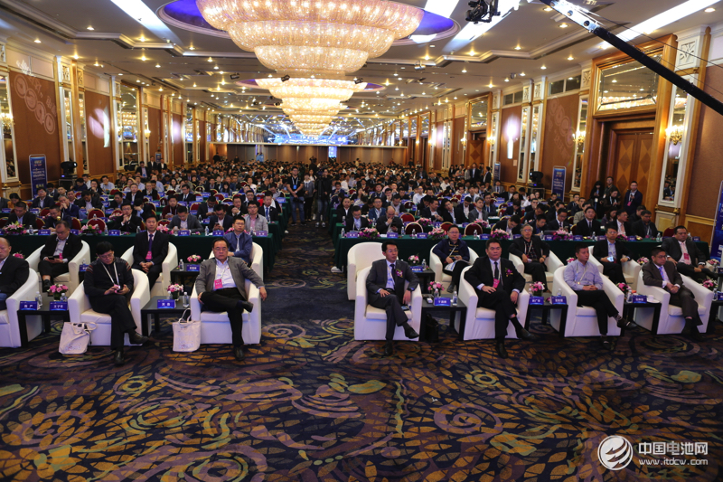 第5屆鋰電“達沃斯”論壇現場 第5屆鋰電“達沃斯”論壇現場