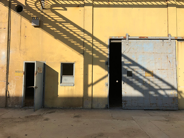 探訪賈躍亭美國造車工廠：沒有任何生產設備 僅一名員工打卡