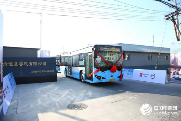 助力藍(lán)天保衛(wèi)戰(zhàn)！比亞迪350輛純電動公交車首次投運(yùn)北京