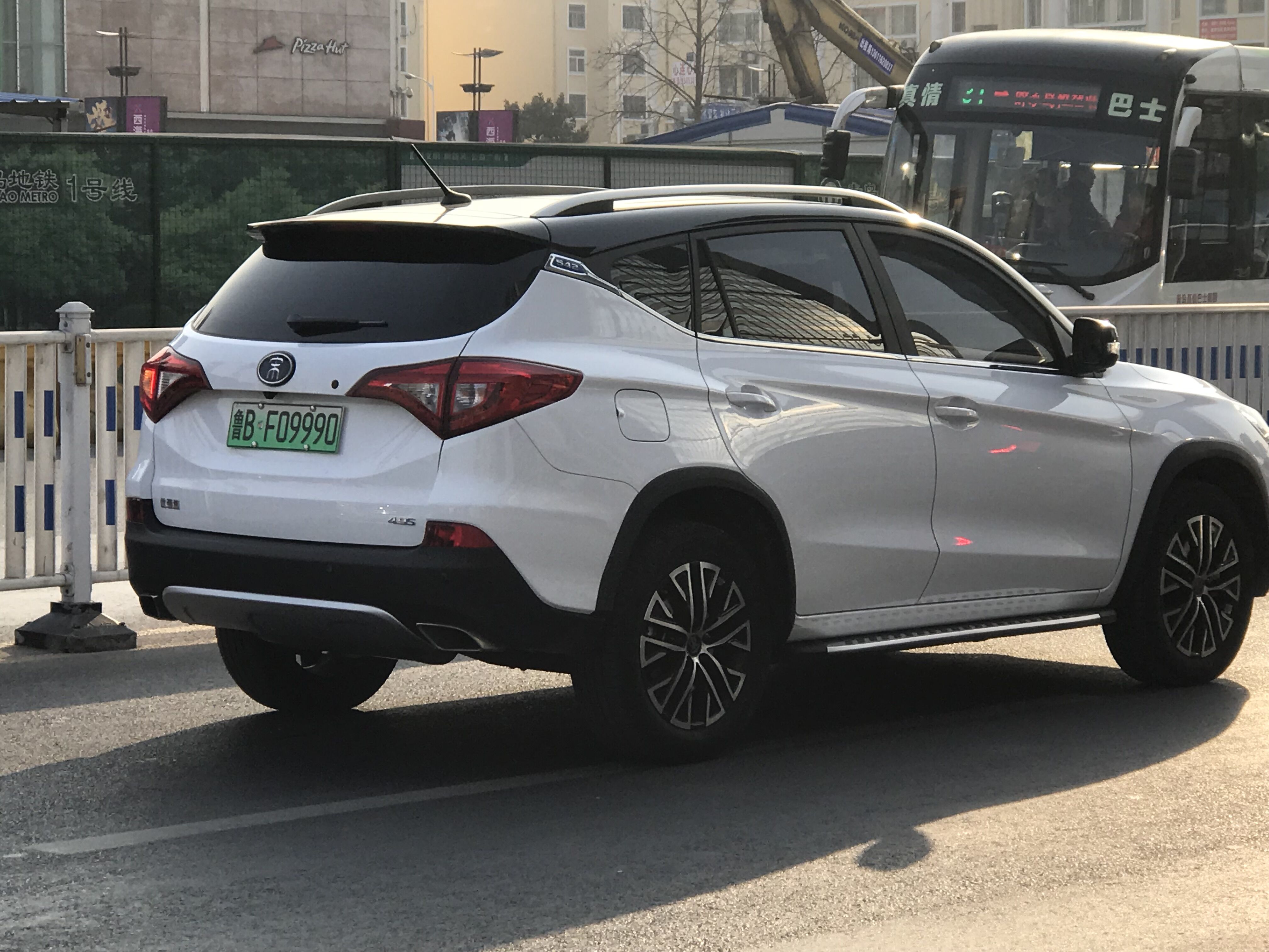 而今青島街頭新能源車逐漸多了起來(lái)