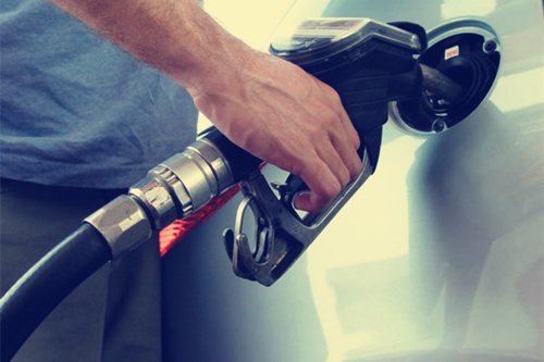 法規(guī)逐年加嚴為何降油耗原地踏步？ 只靠新能源汽車不可取