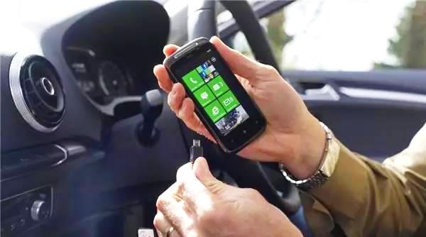 科普：開車給手機(jī)充電后果居然這么嚴(yán)重！
