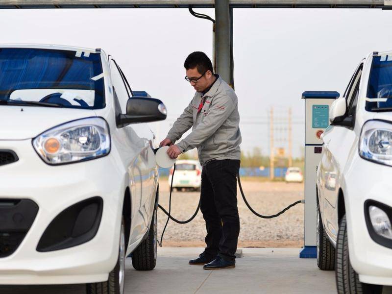 補貼退坡苗頭已現 新能源汽車仍有兩大困境待解