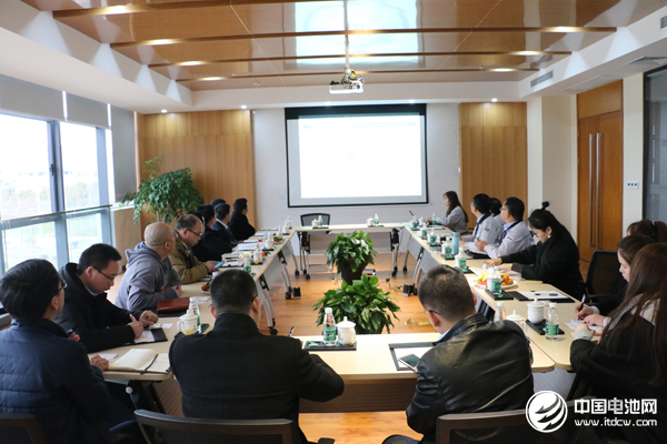 中國鋰電新能源產(chǎn)業(yè)鏈調(diào)研團一行與力信能源相關(guān)領(lǐng)導(dǎo)交流、座談
