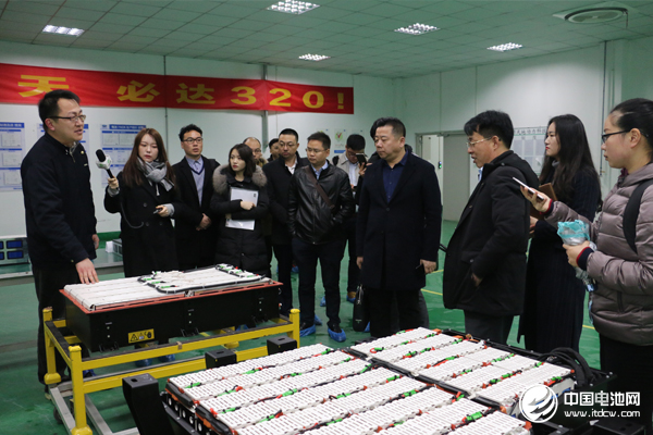 中國(guó)鋰電新能源產(chǎn)業(yè)鏈調(diào)研團(tuán)一行參觀南京金龍