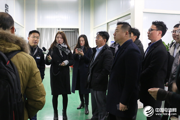 中國(guó)鋰電新能源產(chǎn)業(yè)鏈調(diào)研團(tuán)一行參觀南京金龍