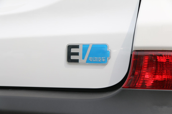 新能源車財(cái)政補(bǔ)貼退坡 “雙積分”壓力雖大未必要靠買分解決