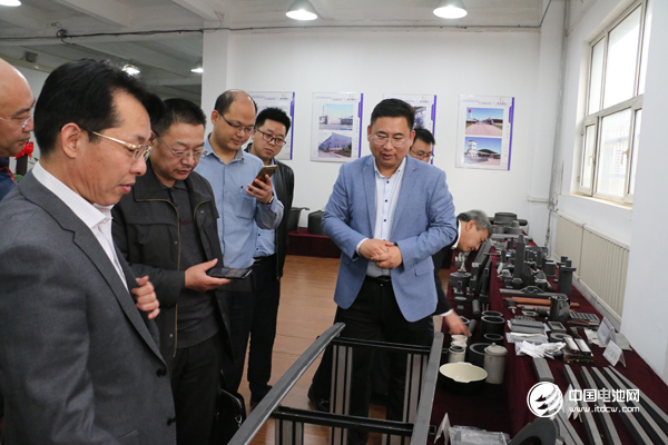 中國鋰電新能源產業鏈調研團一行參觀錦美碳材產品展廳