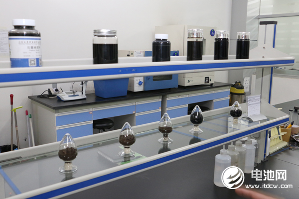 玉皇新能源石墨烯年產(chǎn)能達(dá)3噸 今年動(dòng)力電池產(chǎn)能或達(dá)12億WH 