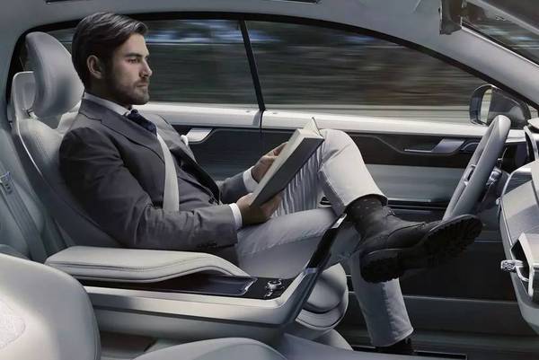 平臺(tái)選擇與車企結(jié)合 無(wú)人駕駛汽車正在大批駛來(lái)