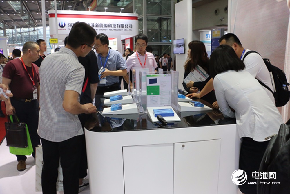 力信能源攜磷酸鐵鋰、三元兩大產品線及儲能系統參展CIBF 2018