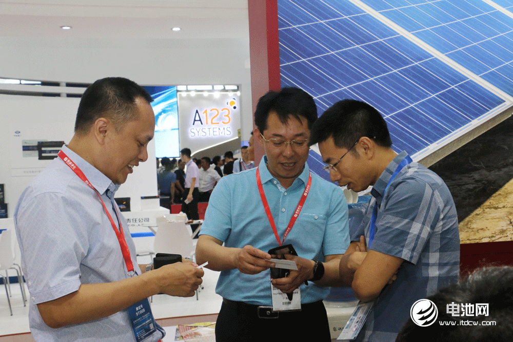 鋰電“達沃斯”論壇組委會/電池百人會/中關(guān)村新型電池技術(shù)創(chuàng)新聯(lián)盟秘書長于清教與普瑞賽思董事長許輝勇等交流