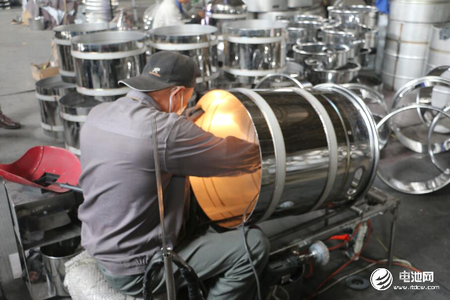 青島海鑫達高純度電子原料包裝容器生產(chǎn)車間