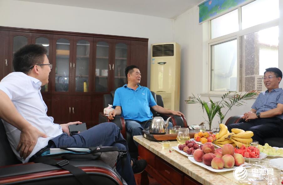 中國鋰電新能源產(chǎn)業(yè)鏈調(diào)研團一行與青島海鑫達相關(guān)領(lǐng)導(dǎo)交流、座談