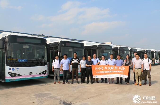 中國鋰電新能源產業鏈調研團一行參觀青島比亞迪新能源商用車基地