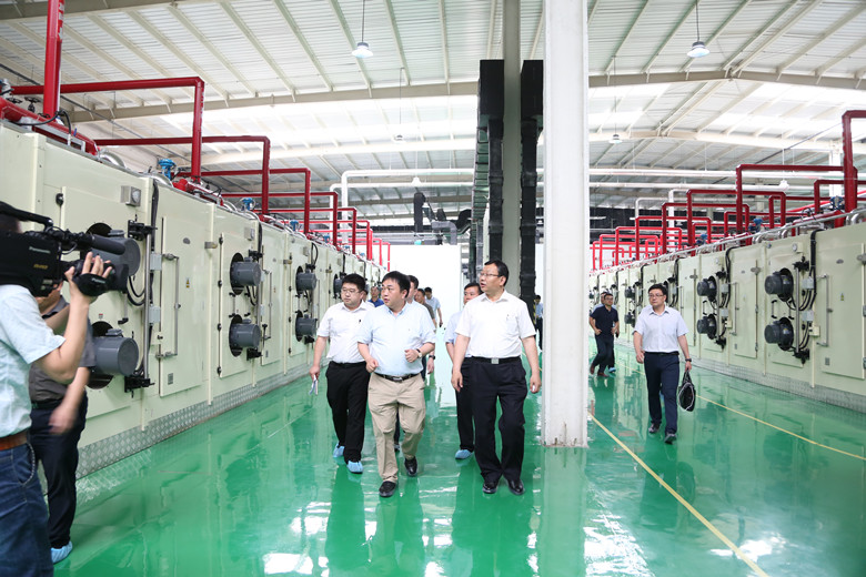 青島西海岸新區管委主任李奉利現場調研藍科途和中科華聯