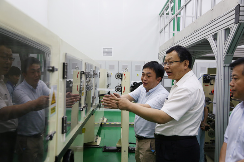 青島西海岸新區管委主任李奉利現場調研藍科途和中科華聯