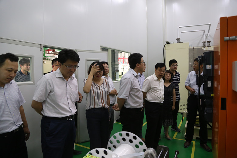 青島市發改委李希琨副主任一行到青島藍科途參觀調研