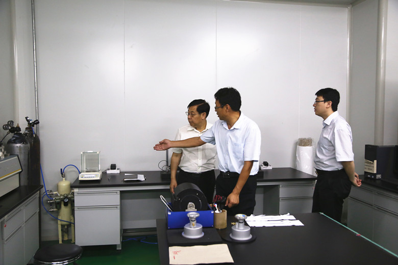 青島市發改委李希琨副主任一行到青島藍科途參觀調研