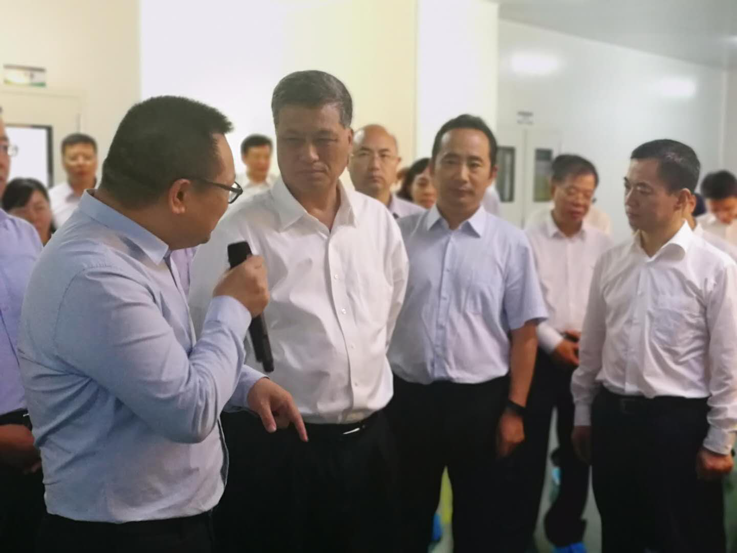 廣東省省長(zhǎng)馬興瑞、廣汽董事長(zhǎng)曾慶洪等考察天臣新能源電芯生產(chǎn)基地