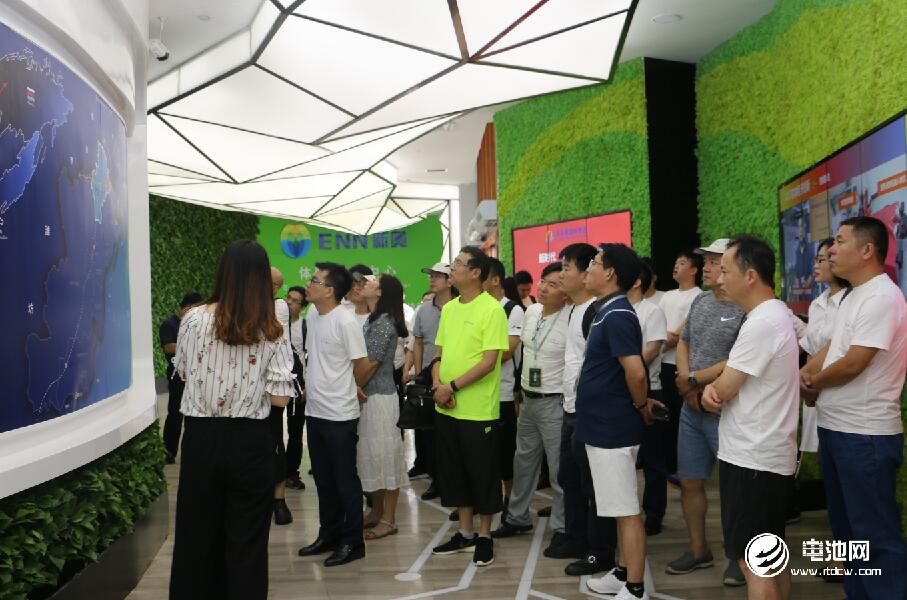 問道金沙灘 電池百人會企業家共享青山綠水盛宴