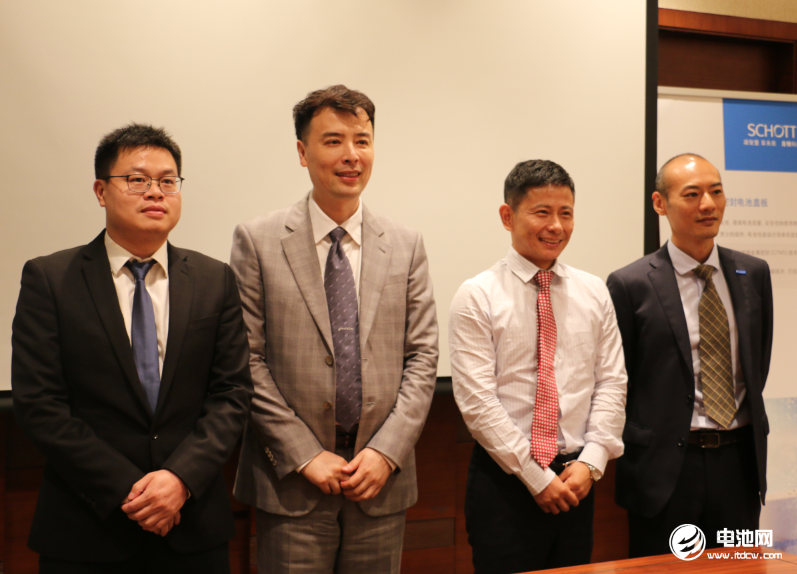 英?？?、肖特相關領導合影