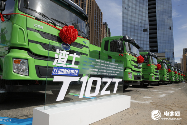 2018年7月，全球首批500輛比亞迪純電動智能渣土車在深圳開啟規模化示范運營