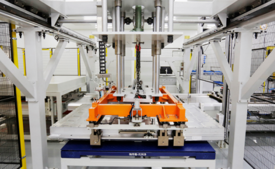 愛馳汽車電池包總成下線