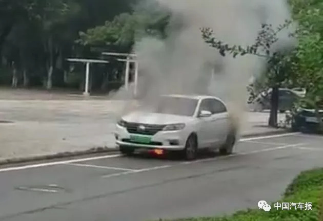 電動(dòng)汽車頻頻發(fā)“火” 三元鋰電池該不該背這鍋？