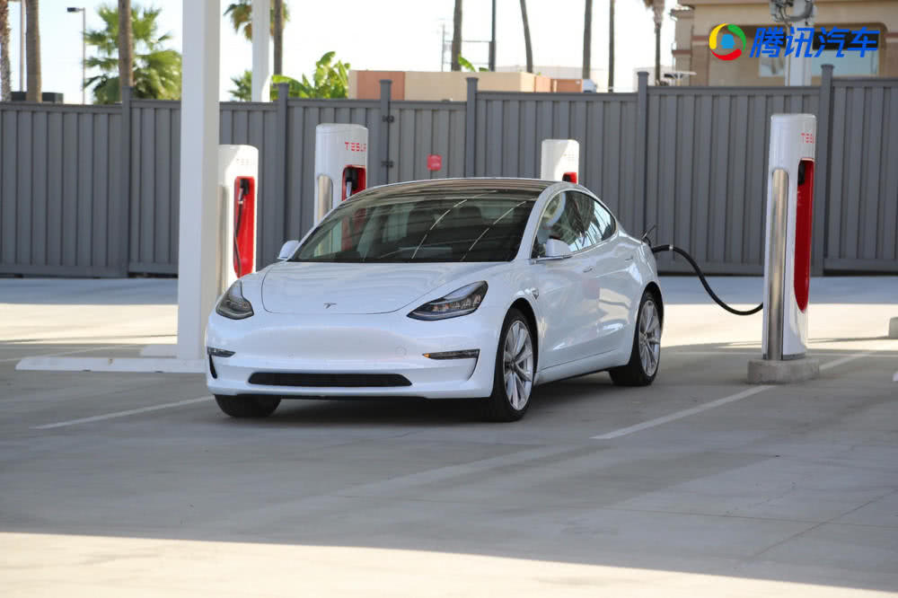 揭秘特斯拉之一：解決里程焦慮的下一代充電站什么樣？