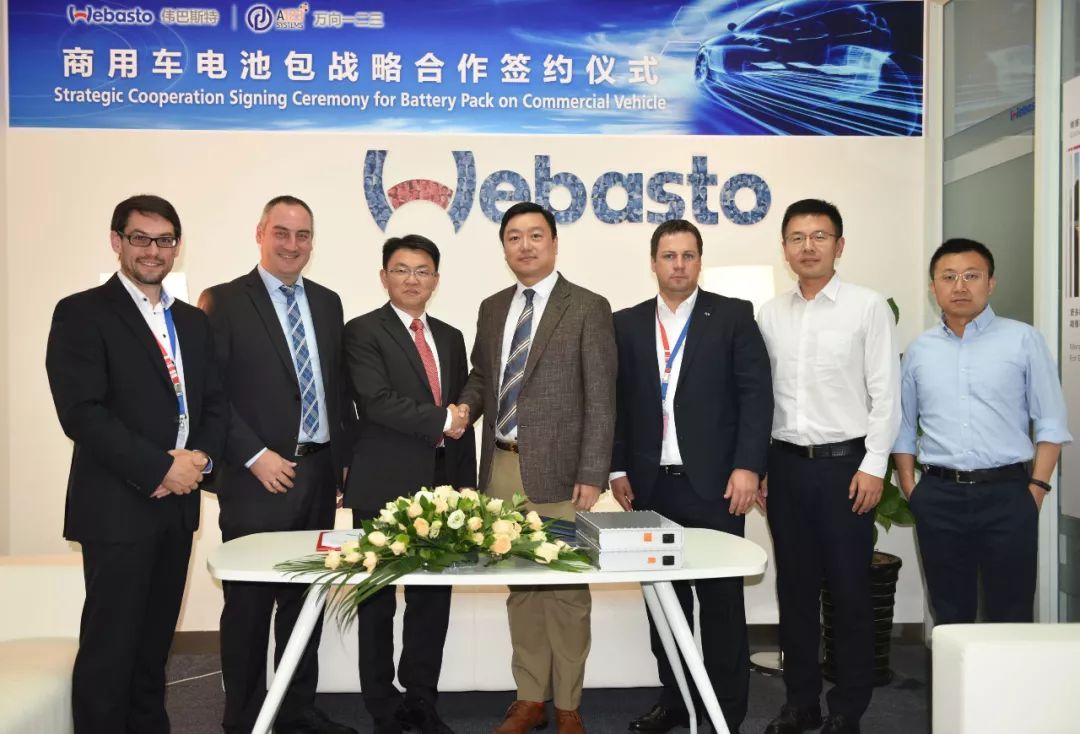 偉巴斯特動力電池系統(tǒng)總經(jīng)理方劍飛與萬向一二三銷售副總裁朱嘉冰簽訂戰(zhàn)略合作協(xié)議
