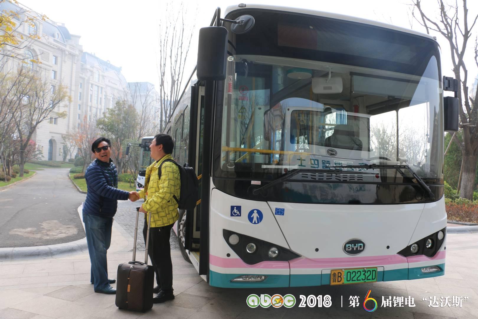 比亞迪助力ABEC2018|鋰電“達(dá)沃斯”組委會(huì)圓滿完成接送嘉賓任務(wù)